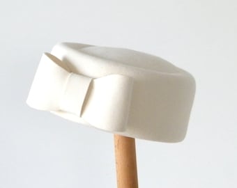 off white pillbox hat/ winter wedding hat / 50s style bridal hat/  wool felt hat/ formal hat/ vintage style hat