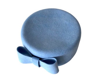 pastel blue pillbox hat/ light blue felt hat/ blue dress hat for the winter/ formal Audrey hat/ 50s hat for ladies made in Israel
