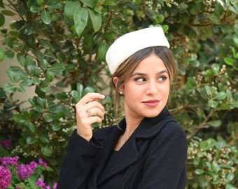 pillbox hat / white felt hat / winter wedding hat / bridal hat / 30s percher hat/ formal hat/ occasion hat