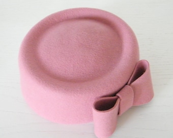 pink pillbox hat/ Ascot hat/ Jackie O hat/  pink felt hat/ Kate M pillbox hat/ Audrey hat/ formal pink hat/ 50s hat