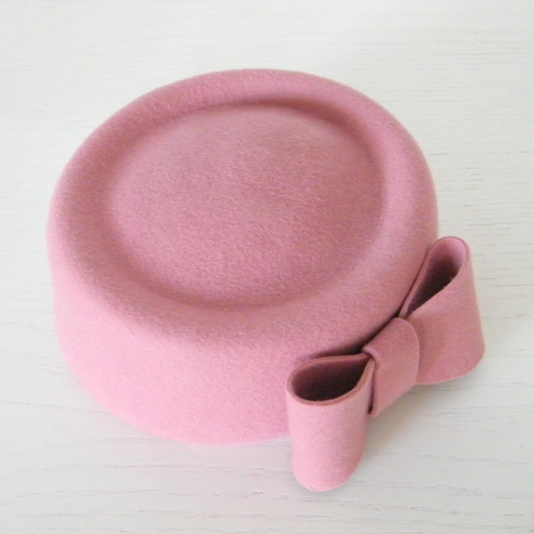 pink pillbox hat/ Ascot hat/ Jackie O hat/  pink felt hat/ Kate M pillbox hat/ Audrey hat/ formal pink hat/ 50s hat