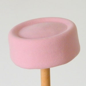 pink pillbox hat for weddings/ formal hat for women/ bridal dress hat/ Jackie hat/ felt pillbox hat/ Mrs Maisel hat antique pink last