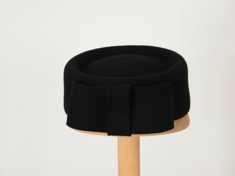 Black pillbox hat/ felt pillbox hat/ winter pillbox hat ...