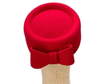 red pillbox hat/ red felt hat/ winter pillbox hat/ red cocktail hat/ Jackie O hat / womens winter hat / red winter hat/ red cocktail hat UK