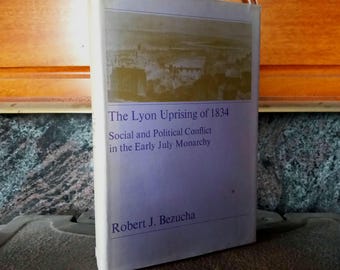 Libro di storia sulla Rivoluzione francese - La rivolta di Lione, XIX secolo / Libro di studi urbani sui conflitti politici d'epoca