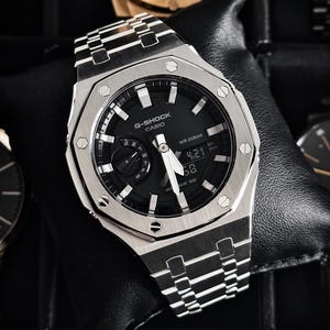 CasiOak Watch Casio G-Shock Watch Men’s Silver Black Dial