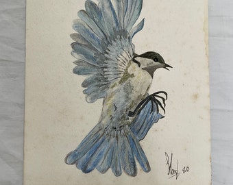 Met de hand geschilderde en gesigneerde aquarelvogel met blauwe veren in zwevende vliegmodus