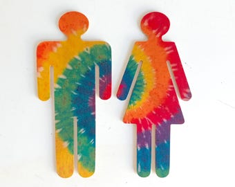 Figuras de señalización para baño que cosifican a mujeres y hombres - Patrón tie-dye