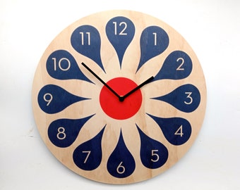 Reloj de pared de madera contrachapada Bloom rojo y azul: silencioso, moderno de mediados de siglo