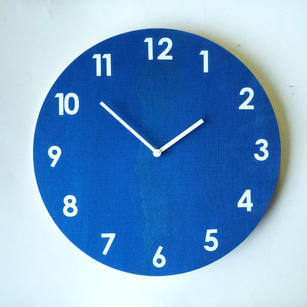 Horloge murale Objectify Glow in the Dark bleu royal