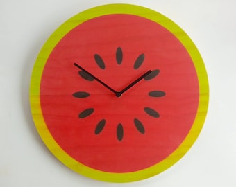 Wassermelone Wanduhr aus Holz: Farbenfrohe, moderne Wanduhr aus der Mitte des Jahrhunderts