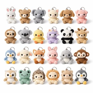 Puede incluir: Una colección de veintiún pequeños llaveros de animales de peluche. Los llaveros presentan varios animales, incluyendo un conejo, un oso, un koala, un gato, un perro, un cerdo, un perezoso, un pollito, un panda, un ciervo, un pingüino, una oveja, un zorro, un conejo, un mono, un búho, una rana, un erizo, un león y un segundo pingüino.