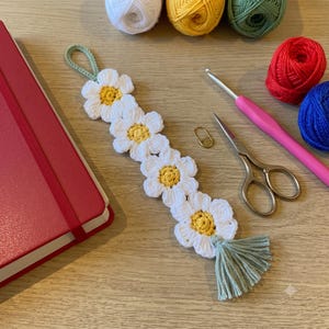 Flower Hanging Crochet Pattern PDF, Beginner Friendly Floral Decor, Crochet Keychain & Charm, Easy Tutorial, Instant Download