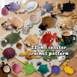 Peut inclure: Une collection de vingt-deux dessous de verre crochet&eacute;s en forme d'animaux, incluant des mod&egrave;les comme un &acirc;ne violet, un cygne blanc, une souris grise, un alligator vert, un crabe rouge et un canard jaune, avec le texte 22 in 1 coaster crochet pattern.