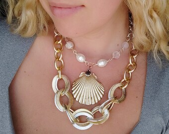 Gold Shell Necklace with Agate, Rock Crystal, Shell Pearl, Foil Glass, Aluminum and Stainless Steel