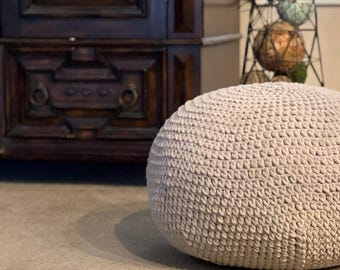 Anleitung und Video – Schicker Boden-Pouf ~ Einfacher moderner DIY Ottomane ~ Fußstütze