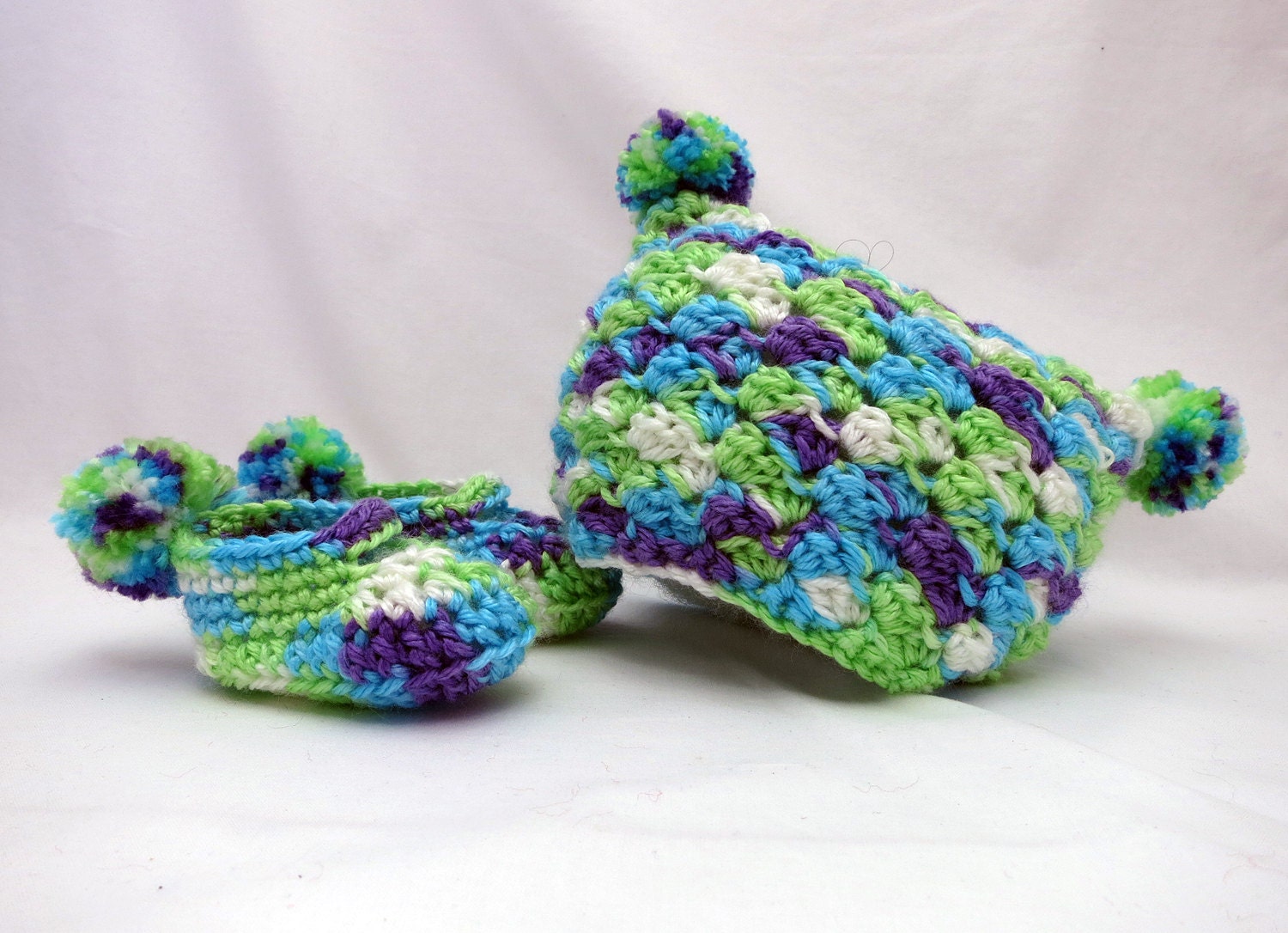 Crochet Pattern Pom Pom Baby Booties And Beanie Gift Set Crochet Pattern - 