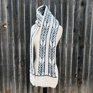 Knitting Pattern ~ Strijela Scarf ~ Stranded Scarf Knit Pattern ~ Unisex Scarf Knit Pattern ~ Extra Long Knit Scarf Pattern ~ Reversible