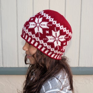 Virkmönster ~ Frozen Snowflakes Beanie ~ Fair Isle Beanie Virkmönster ~ Flera storlekar ~ Vintermössa, snöflingedesign, mysig och varm