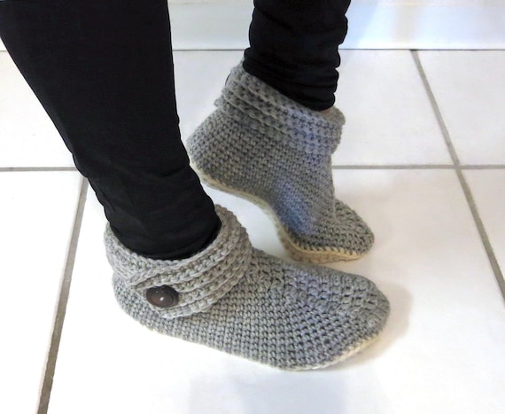 Crochet Pattern Women's Buttoned up Slipper crochet