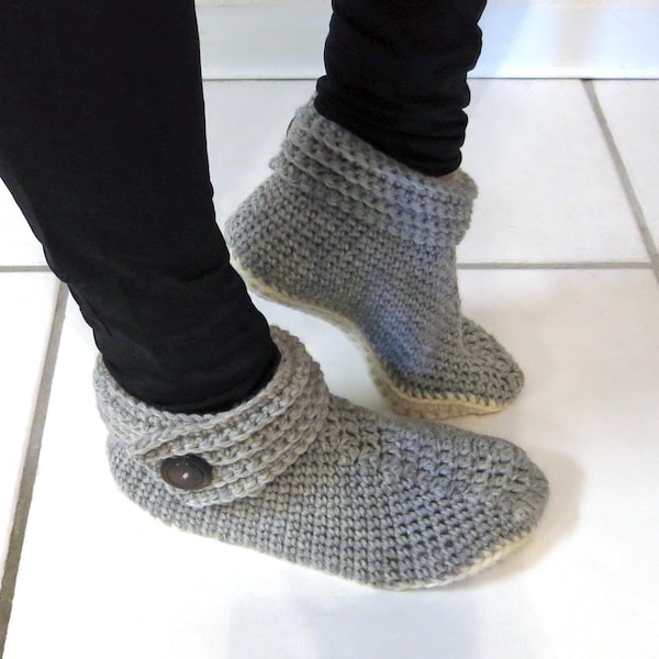 Modèle de crochet ~ Bottines de pantoufle boutonnées pour femmes ~ Tailles multiples ~ Chaussures de maison confortables et élégantes ~ Modèle de crochet de pantoufle mignon