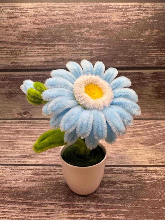 Handmade Pipe Cleaner Flower – Mini Ceramic Pot, Desk Decor