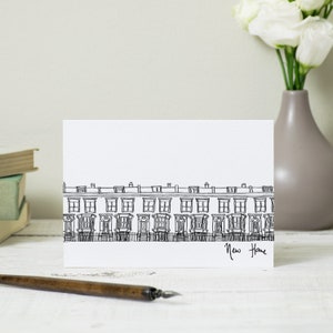 Illustrated New House Card: Chauffage de la maison ou nouvelle carte d’accueil avec dessin maison en terrasse. Carte illustrée maison de Londres.
