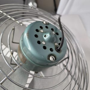 VTG 50s Emerson Seabreeze Industrial Fan Model 8250-B 10" Turquoise Silver Works image 7