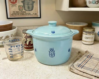 Vintage 1950s Cameron Clay Products "Dutch Blue Tulip" Bean Pot with Lid – Rare Unmarked A&P Supermarket Premium Crock - Retro Stoneware