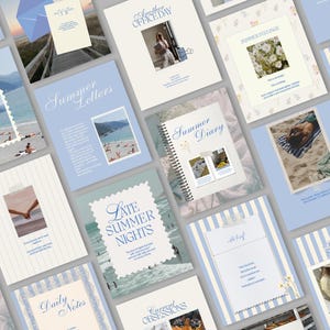 Op de afbeelding: Een verzameling lichtblauwe en witte briefpapierartikelen met zomerthema's. De items omvatten notitieboekjes, kaarten en een dagboek, met strandscènes, bloemstukken en handgeschreven tekst. De algehele esthetiek is zacht en uitnodigend.