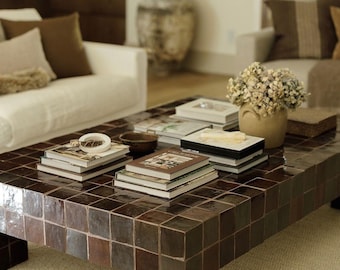 Mesa de centro hecha a mano con azulejos Zellige marrones – Muebles de salón con mosaico marroquí / Mesa de cóctel artesanal con azulejos esmaltados