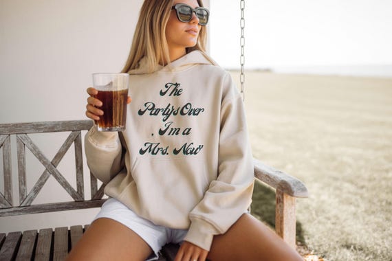 Personalized Hoodie with Name on Sleeve – Custom Hooded Sweatshirt Gift for Her Him, Cozy Unisex Hoodie with Custom Text