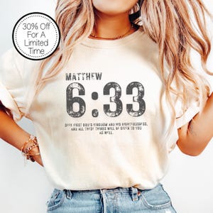 Camiseta Mateo 6:33, Camiseta Buscad primero el Reino, Camiseta con versículo bíblico, Camiseta de fe cristiana, Camiseta con versículo bíblico Ivory
