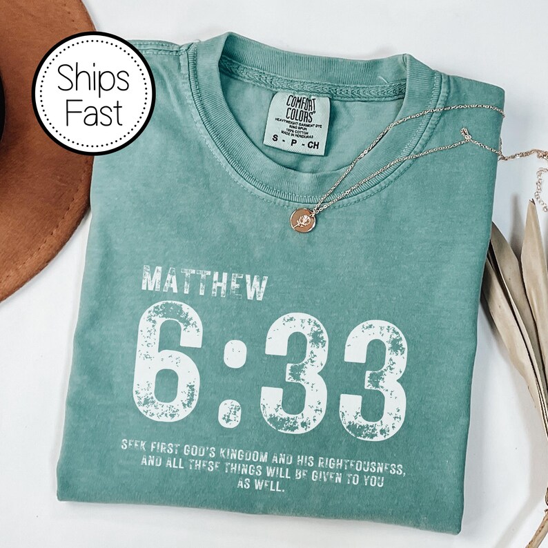 Camiseta Mateo 6:33, Camiseta Buscad primero el Reino, Camiseta con versículo bíblico, Camiseta de fe cristiana, Camiseta con versículo bíblico Light Green