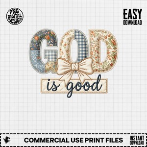 Op de afbeelding: Een digitaal ontwerp met de zin "GOD is good" in patchwork-stijl. De letters zijn versierd met bloemen- en ruitpatronen, met een crèmekleurige strik. De zin staat op een rechthoekige banner met een gewatteerde rand. Het ontwerp is gelabeld met "PNG DIGITAL DESIGN" en "EASY DOWNLOAD".