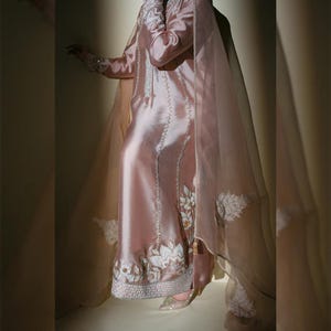 Broderad lama siden salwar kostym | Pakistansk indisk designer formell klänning | Festkläder shalwar kameez för kvinnor | Bröllopsgästklänningar bild 2