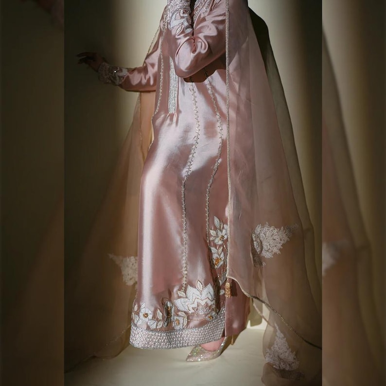 Broderad lama siden salwar kostym | Pakistansk indisk designer formell klänning | Festkläder shalwar kameez för kvinnor | Bröllopsgästklänningar bild 2