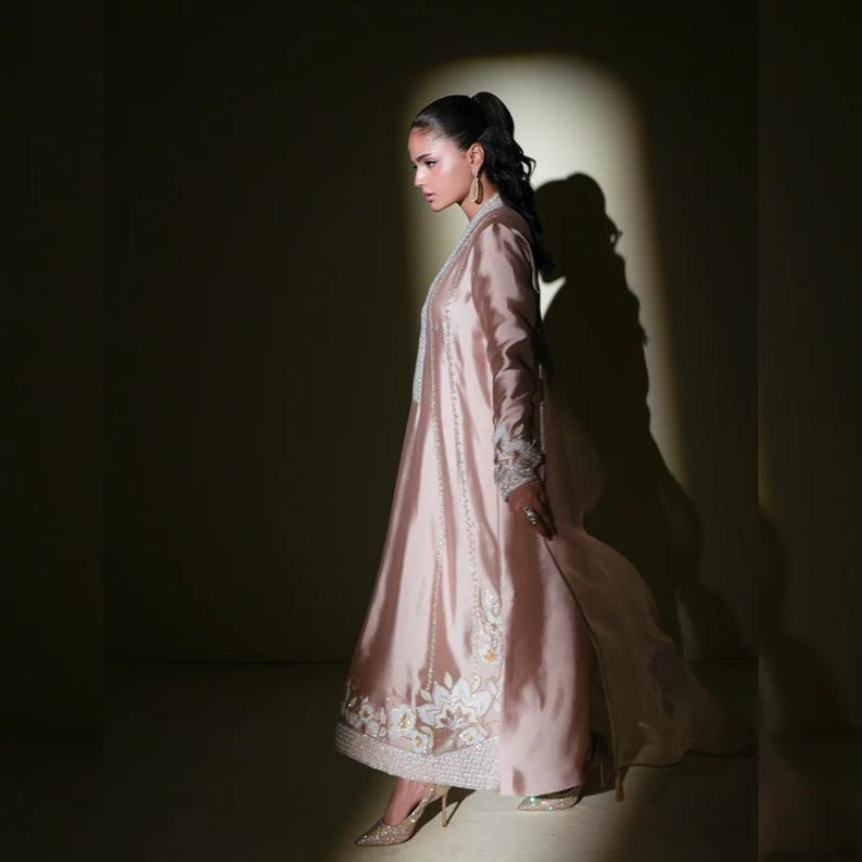 Broderad lama siden salwar kostym | Pakistansk indisk designer formell klänning | Festkläder shalwar kameez för kvinnor | Bröllopsgästklänningar bild 3