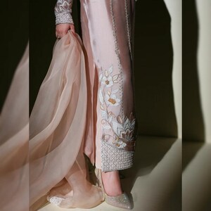 Broderad lama siden salwar kostym | Pakistansk indisk designer formell klänning | Festkläder shalwar kameez för kvinnor | Bröllopsgästklänningar bild 7