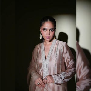 Broderad lama siden salwar kostym | Pakistansk indisk designer formell klänning | Festkläder shalwar kameez för kvinnor | Bröllopsgästklänningar bild 4