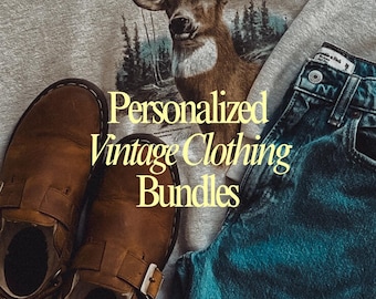 Peut inclure: Ensemble de vêtements vintage comprenant des chaussures en cuir marron, un sweat-shirt gris avec un motif de cerf et un jean bleu. Le texte "Personalized Vintage Clothing Bundles" est affiché.