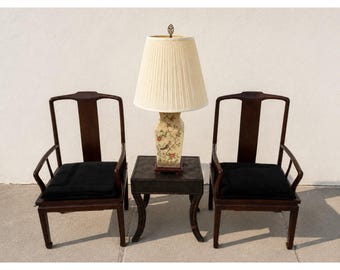 2 cadeiras vintage Henredon em mogno, estilo dinastia Ming, com assento de palhinha e estofamento em veludo.