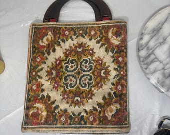 ニードルポイント ハンドバッグ ヴィンテージのニードルポイントスタイルのハンドル付きハンドバッグ