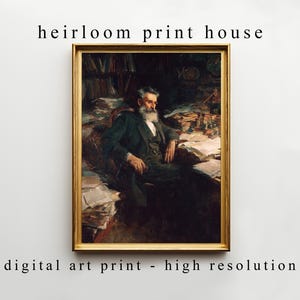 Puede incluir: Una impresión de arte digital enmarcada con un marco dorado. La obra de arte representa a un hombre con traje oscuro sentado en un escritorio, rodeado de libros y papeles. Se muestra el texto "heirloom print house" y "digital art print - high resolution".
