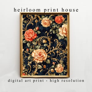 Puede incluir: Impresión artística digital enmarcada con un diseño floral de rosas naranjas y melocotón, adornos dorados y hojas verdes sobre un fondo azul oscuro. El texto dice "heirloom print house" y "digital art print - high resolution".