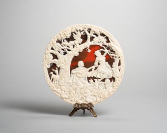 Vintage 1979 Hal Reed "Love's Serenade" Incolay Stone Plate – Handcrafted High Relief Cameo Art