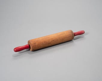 Rodillo de amasar danés vintage, de arce macizo con mangos rojos, fabricado en Dinamarca.