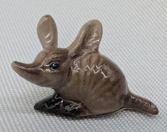 Hagen Renaker Baby Armadillo Figurine – Miniature Ceramic Animal – Tiny Shelf Decor