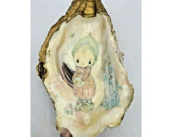 Vintage Oyster Shell Décor – Pastel Child Illustration – Coastal Cottage Trinket Dish – Handmade Shell Art – Lightweight Display Piece