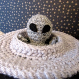 Crochet Pattern: Amigurumi UFO, Grayboy & Spacecraft image 4